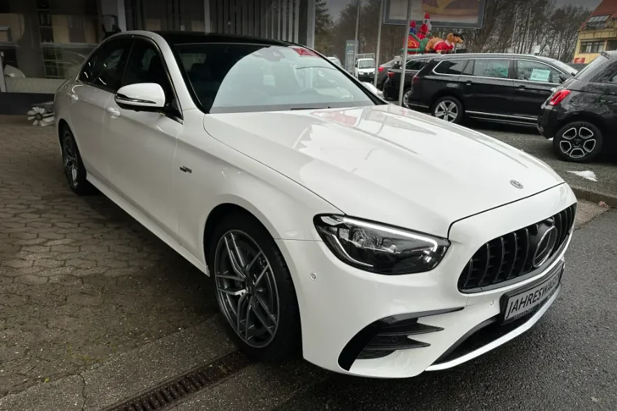 Weißer Mercedes-Benz E 53 AMG